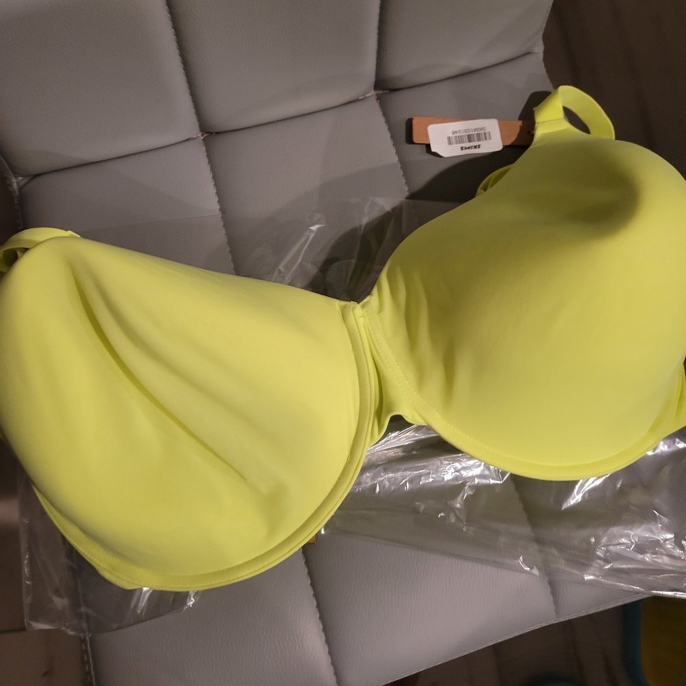SKIMS Green Highlighter Fot Evertbody Demi Bra